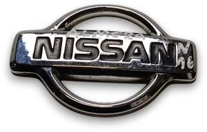 EMBLEMAT LOGO ZNACZEK KLAPY TYŁ NISSAN ALMERA N16 3D 5D HB 00-03 90890BM400