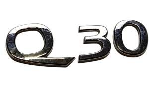 EMBLEMAT NAPIS "Q30" NA KLAPĘ BAGAŻNIKA INFINITI Q30