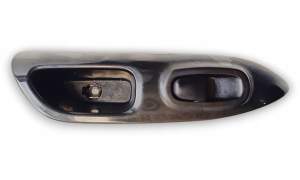 UCHWYT PANEL PRZYCISK SZYBY DRZWI PRAWY TYŁ NISSAN JUKE F15 LIFT 829601KA2A