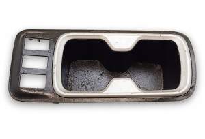 SCHOWEK TUNELU UCHWYT NA NAPOJE NISSAN NAVARA D23 NP300 969504KJ5A