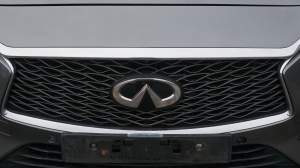 ATRAPA CHŁODNICY GRILL INFINITI Q30
