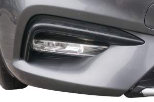 RAMKA KRATKA HALOGENU ZDERZAKA PRAWA PRZÓD PRZEDNIA INFINITI Q30