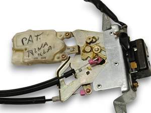 ZAMEK SZYBY KLAPY BAGAŻNIKA NISSAN PATHFINDER R51 2005-2007 90330EA500