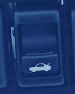 PRZYCISK PRZEŁĄCZNIK OTWIERANIA KLAPY BAGAŻNIKA INFINITI G37