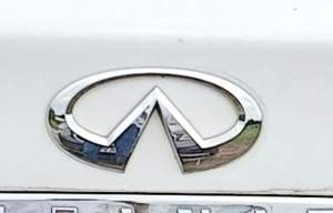 EMBLEMAT KLAPY BAGAŻNIKA TYŁ INFINITI QX50 EX37 AWD