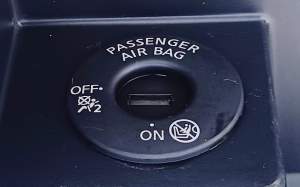 PRZEŁĄCZNIK PODUSZKI AIRBAG PASAŻERA NISSAN QASHQAI II J11