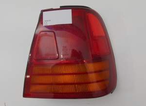 LAMPA TYLNA PRAWA TYŁ SUZUKI SWIFT II SEDAN