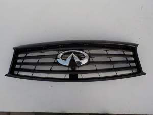 ATRAPA GRILL KAMERA INFINITI QX70 620783EV0A