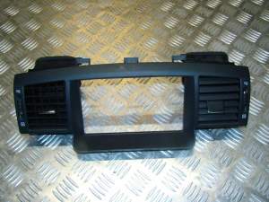 INFINITI M35 45 KRATKA NAWIEWU ŚRODKOWA