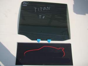 NISSAN TITAN 5.6 LE SZYBA BOCZNA DRZWI TYLNYCH