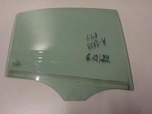 SZYBA TYŁ TYLNA PRAWA MERCEDES C KLASA W203 SEDAN