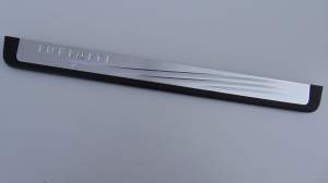 LISTWA NAKŁADKA PROGU PRAWA INFINITI Q70