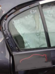 INFINITI G37/35 SZYBA MAŁA BOCZNA DRZWI TYŁ PRAWY