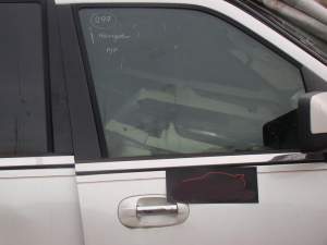 LINCOLN NAVIGATOR III SZYBA BOCZNA DRZWI PRZÓD