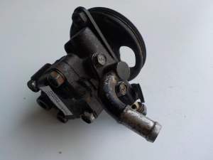 POMPA WSPOMAGANIA 4911065F00 NISSAN 200SX S14 2.0