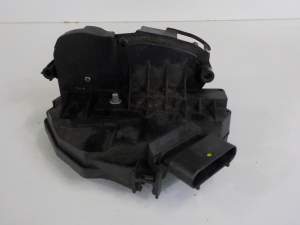 ZAMEK LEWY PRZÓD AM5AU21813 FORD FIESTA MK 8