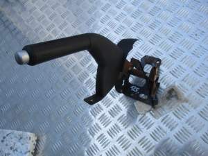 DŹWIGNIA RĄCZKA HAMULCA RĘCZNEGO MAZDA 3 1.6B