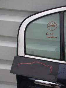 INFINITI G35 SEDAN SZYBA MAŁA BOCZNA DRZWI TYŁ