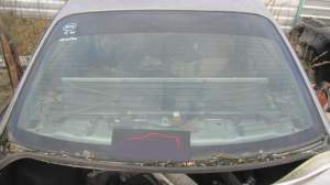 INFINITI Q30 SZYBA TYLNA TYŁ